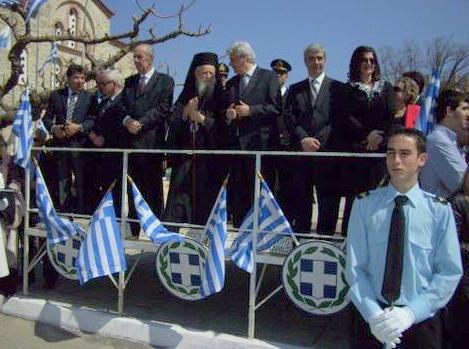 Η εξέδρα των επισήμων