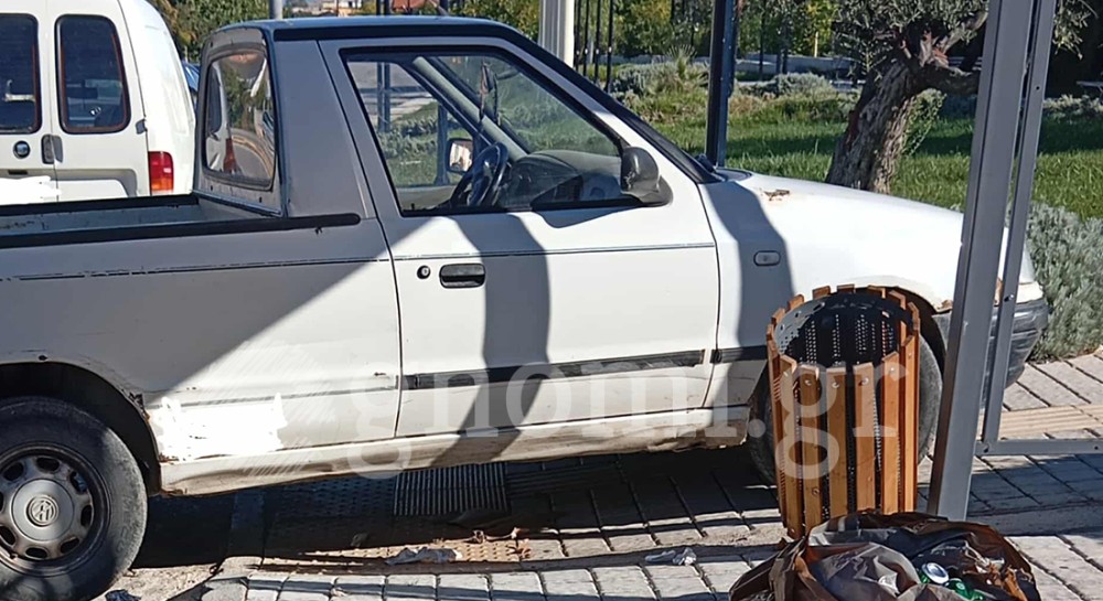 ΑΥΛΙΔΑ: Πάρκαρε ακριβώς πάνω στη ράμπα ΑμεΑ