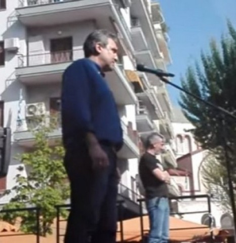Βουλευτής τραγούδησε μαζί με τους οπαδούς του ΠΑΟΚ ...να καεί η πουτ@ν@ η Βουλή (VIDEO)