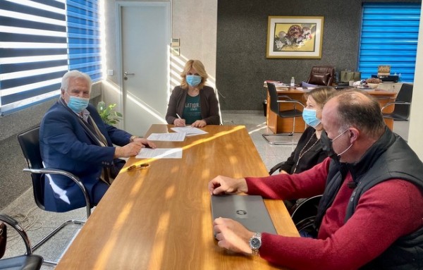 ΧΑΛΚΙΔΑ: Ξεκινάει έργο αποκατάστασης των πεζόδρομων με κυβόλιθους - Υπέγραψε την σύμβαση η Δήμαρχος