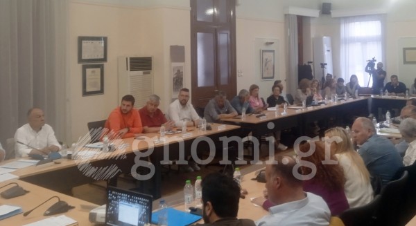 ΔΗΜΟΤΙΚΟ ΣΥΜΒΟΥΛΙΟ ΧΑΛΚΙΔΑΣ: Η Χαραυγή μονοπώλησε τη συνεδρίαση