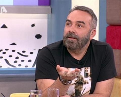 Μετά από 15 χρόνια παρουσιαστής στην τηλεόραση, έφυγε κι άνοιξε ζαχαροπλαστείο (VIDEO)