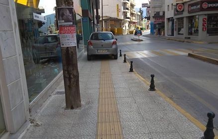 ΧΑΛΚΙΔΑ: Ούτε η κολόνα , ούτε τα κολονάκια εμπόδισαν το παράνομο παρκάρισμα