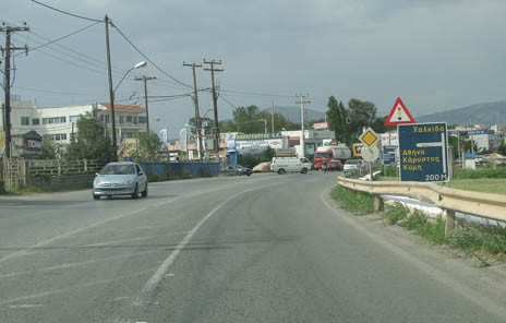Πετρέλαιο στο δρόμο Χαλκίδας - Αρτάκης