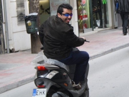 Σκανδαλιάρης Μάνος!