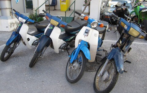 ΧΑΛΚΙΔΑ: Σπείρα 15χρονων ... ρήμαξε τα μηχανάκια