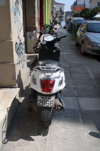 Κοιμούνται όρθιοι και δεν πληρώνουν ξενοδοχείο!