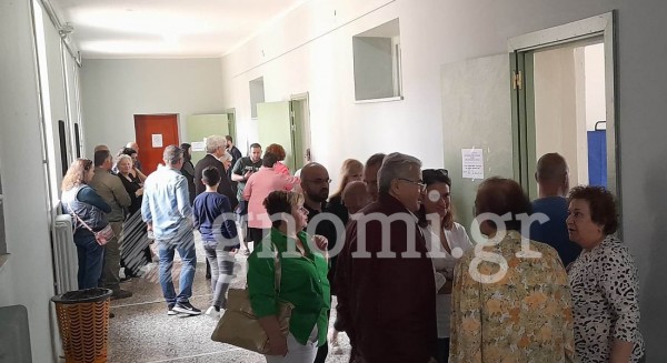ΕΘΝΙΚΕΣ ΕΚΛΟΓΕΣ ΨΑΧΝΑ: Με ...υπομονή ψηφίζουν οι πολίτες