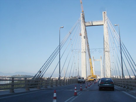 Προβλήματα κυκλοφορίας στη γέφυρα της Χαλκίδας