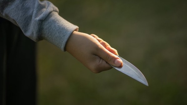 ΧΑΛΚΙΔΑ: Νεαρός έπεσε νεκρός από μαχαίρι - Άγνωστοι τον παράτησαν στο Νοσοκομείο και εξαφανίστηκαν