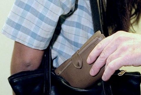 ΧΑΛΚΙΔΑ: Νεαρός χτύπησε 48χρονη γυναίκα για να της αρπάξει τη τσάντα