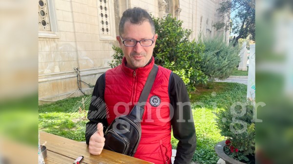 Ο Χρήστος ...ξοδεύει πολλές ώρες σε Youtube και social media