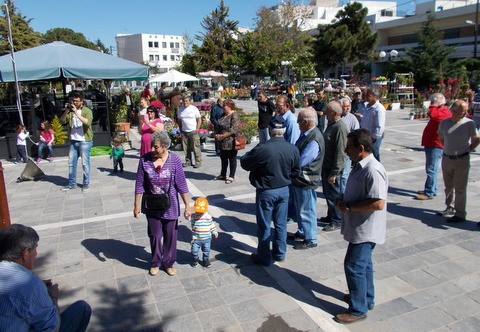 Συγκέντρωση του ΠΑΜΕ σε ανθισμένη πλατεία