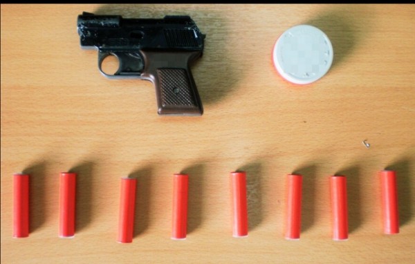 Συνελήφθη Έλληνας για παράβαση της νομοθεσίας περί βεγγαλικών και φωτοβολίδων