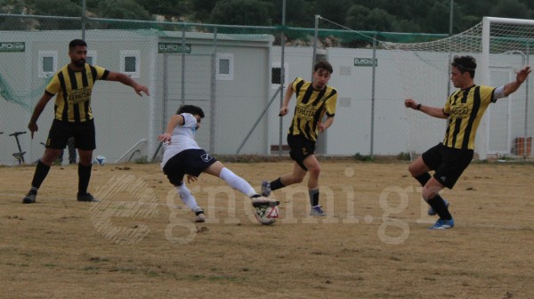 Φύλλα, Γυμνό ...Αυλωνάρι, πλησιάζει η 14 Φλεβάρη