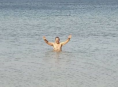 Βουτιές στη θάλασσα για τον Κώστα Ρουσόπουλο
