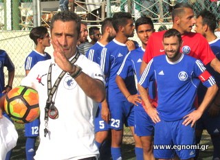 Οι πρόσφυγες έπαιξαν ποδόσφαιρο στη Δροσιά με διαιτητή τον Δημήτρη Ερμήλιο