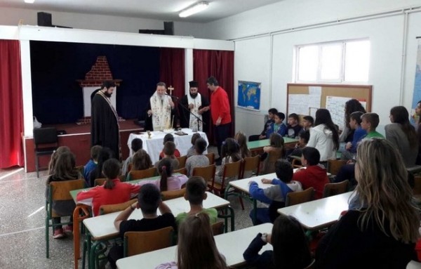 Ευχέλαιο από τον Μητροπολίτη στο Δημοτικό Σχολείο Βατώντα