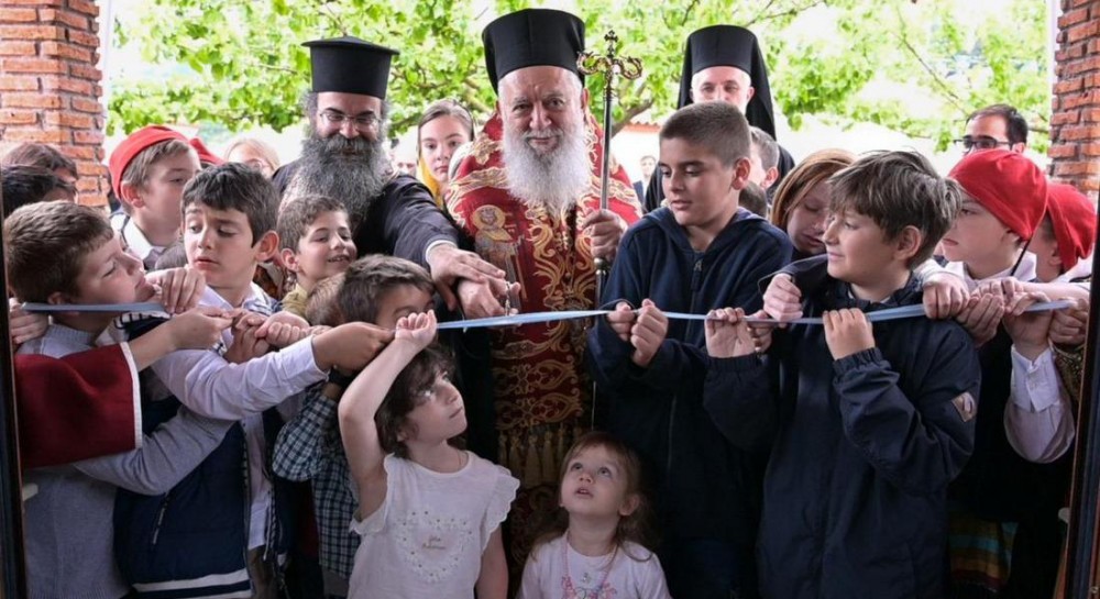 ΠΡΟΚΟΠΙ ΕΥΒΟΙΑΣ: Ο Μητροπολίτης εγκαινίασε Αρχονταρίκι στο ναό Κωνσταντίνου και Ελένης