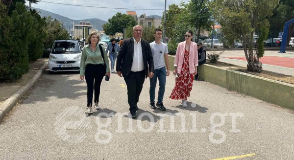 ΕΘΝΙΚΕΣ ΕΚΛΟΓΕΣ ΧΑΛΚΙΔΑ: Ο Θανάσης Τάρτης ψήφισε στο Γυμνάσιο Κανήθου με τη γυναίκα και τα παιδιά του