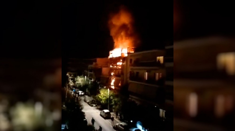 ΛΑΜΙΑ: Έξι άτομα στο νοσοκομείο από φωτιά σε σπίτι