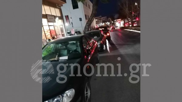 ΧΑΛΚΙΔΑ: Πάρκαραν παράνομα και η τροχαία ...μοίρασε κλήσεις