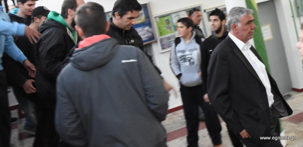 ΑΟ ΧΑΛΚΙΣ: Φίλαθλοι ....πολιόρκησαν τον Γιώργο Τόλια