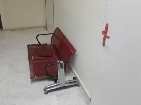 ΧΑΛΚΙΔΑ: Διαλυμένος καναπές στο Κέντρο Ψυχικής Υγείας