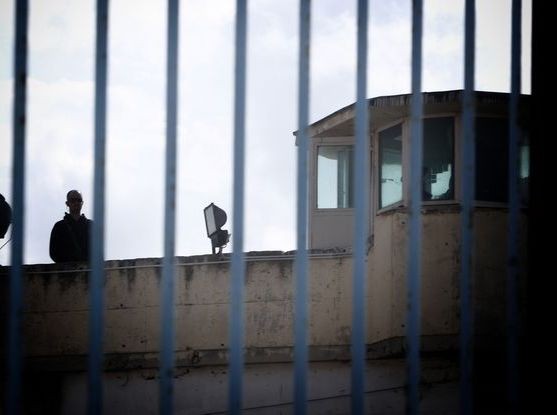 Επιχείρησε να βάλει σε φυλακή της Στερεάς Ελλάδας δυο κιλά χασίς