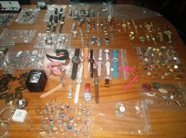 Άγρια συμμορία λήστευε ηλικιωμένους και άρπαζε λεφτά και κοσμήματα