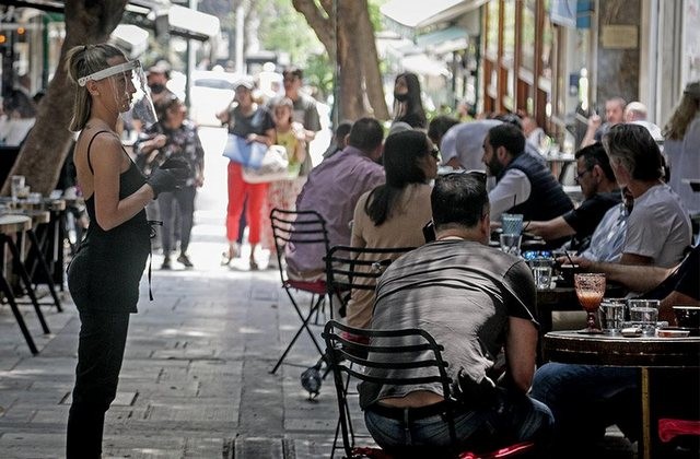 Άρση lockdown: Επιστρέφει η μουσική στην εστίαση - Αλλάζει η ώρα απαγόρευσης κυκλοφορίας