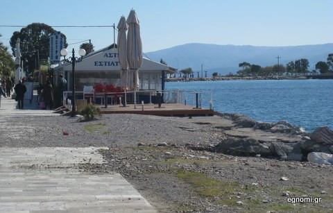 Θέλει να καθαρίσει την παραλία της Ερέτριας