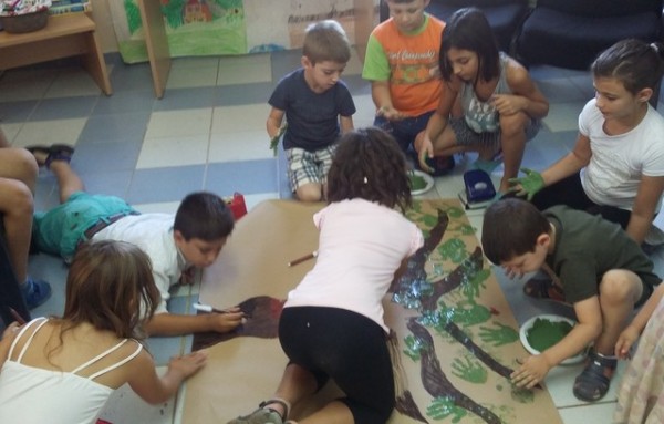 ΒΙΒΛΙΟΘΗΚΗ ΚΑΘΕΝΩΝ: Με αναμνήσεις και κεράσματα έληξε η καλοκαιρινή εκστρατεία