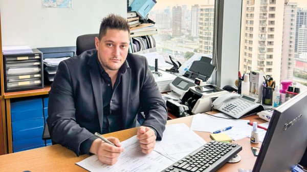 ΓΙΩΡΓΟΣ ΑΓΑΛΟΣ: Από τις πισίνες ...βούτηξε στην Κίνα