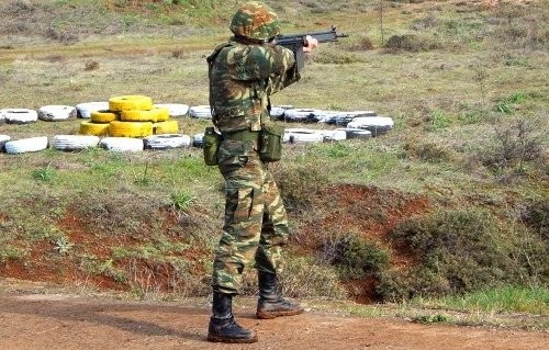 Εκπαιδευτικές βολές από τους ανθυπολοχαγούς της Σχολής Πεζικού