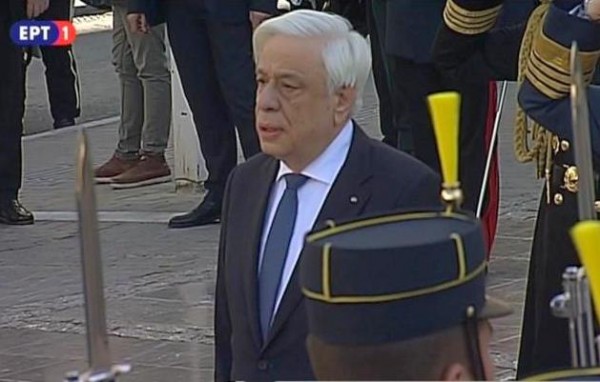 Άντρας επιχείρησε να επιτεθεί στον Προκόπη Παυλόπουλο (VIDEO)