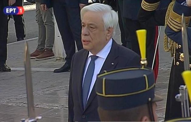 Άντρας επιχείρησε να επιτεθεί στον Προκόπη Παυλόπουλο (VIDEO)