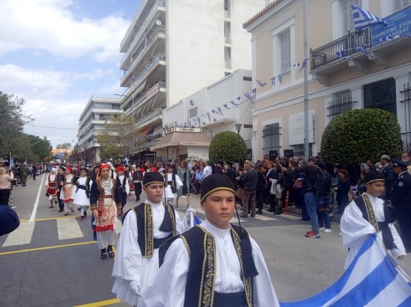 ΧΑΛΚΙΔΑ-25Η ΜΑΡΤΙΟΥ: Η παρέλαση στα Δημοτικά Σχολεία