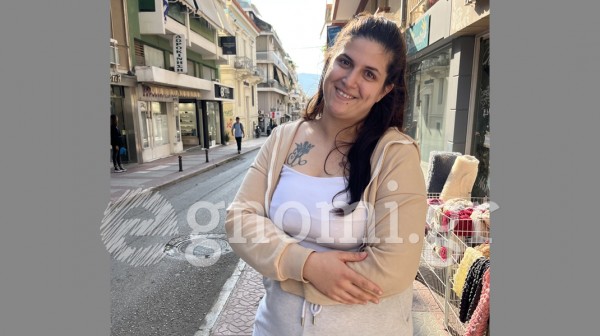 Γλυκιά μανούλα με τρία παιδάκια ...ετών 24!