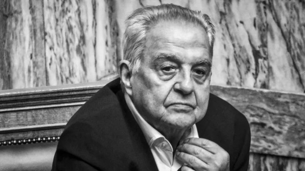 ΑΛΕΚΟΣ ΦΛΑΜΠΟΥΡΑΡΗΣ: Πολιτική η κηδεία του ιστορικού στελέχους της Αριστεράς