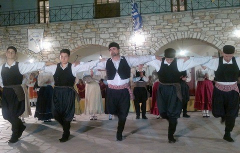 Χόρεψαν στην Πάρο τα μέλη του Αναξαγόρα Λαμψάκου