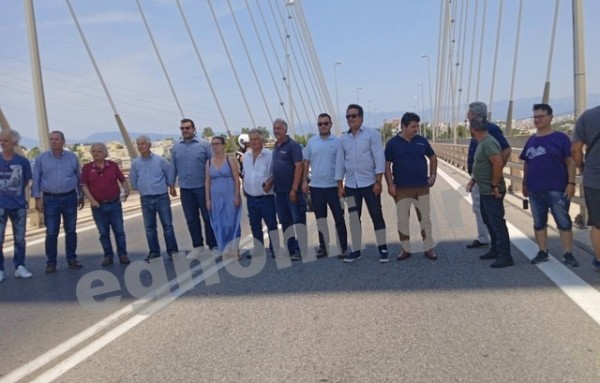 ΧΑΛΚΙΔΑ: Έκλεισαν την υψηλή γέφυρα εξαιτίας των τραπεζών