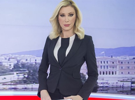 Σερνόταν στην άσφαλτο η παρουσιάστρια ειδήσεων της ΕΡΤ