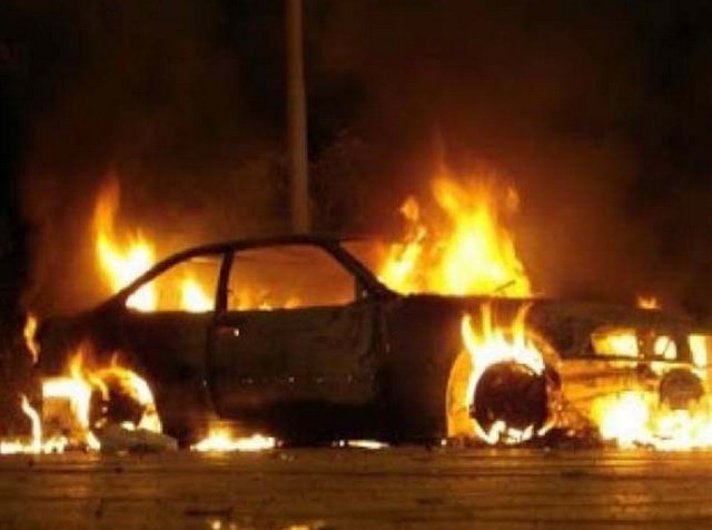 Καταστράφηκε ολοσχερώς ΙΧ εν κινήσει