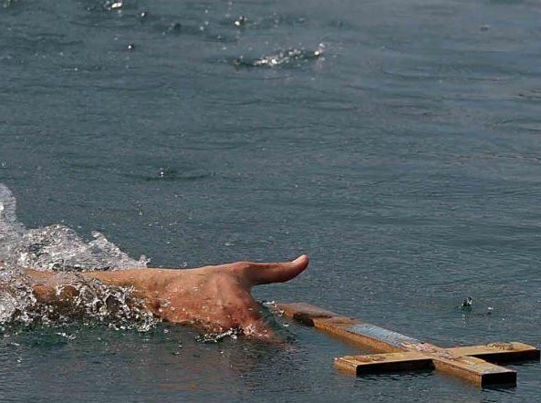 ΚΥΜΗ: Μετά την κατάδυση του σταυρού στο λιμάνι θα γίνει η κοπή της βασιλόπιτας