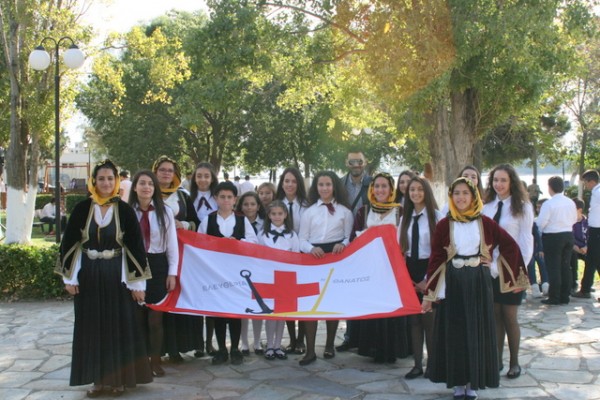 Χόρεψαν μετά την παρέλαση