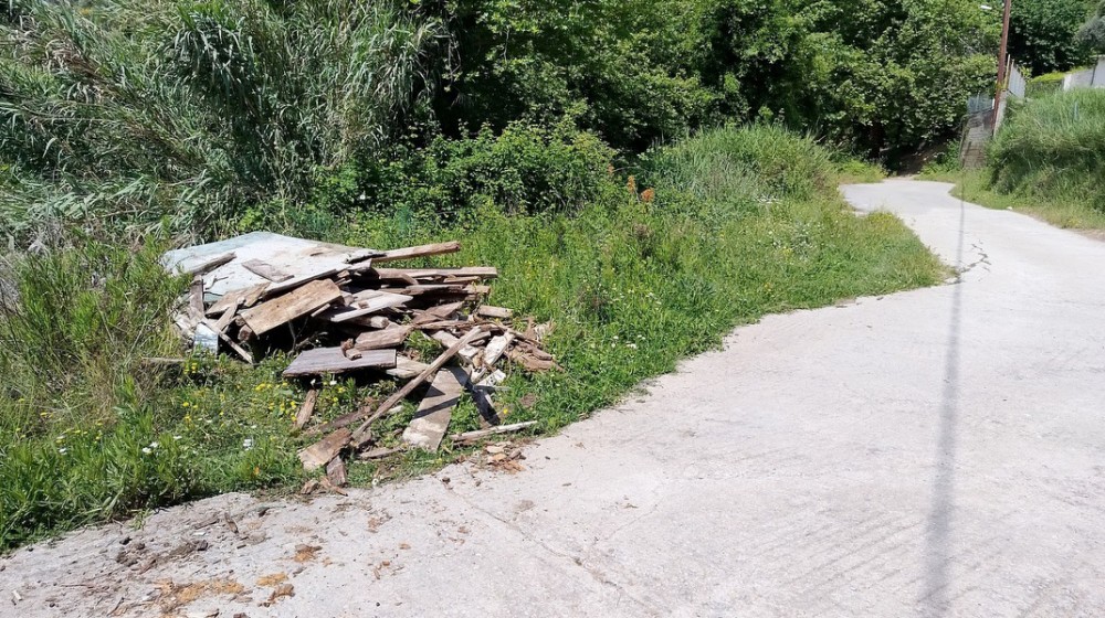 ΚΥΜΗ: Εικόνες ντροπής στο δρόμο προς την Στέρνα