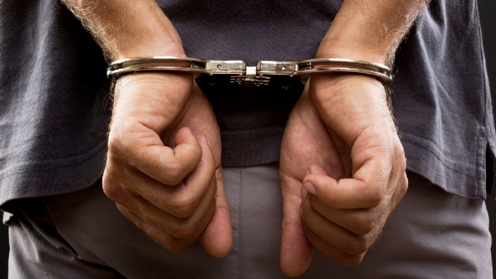 ΑΙΔΗΨΟΣ ΕΥΒΟΙΑΣ: Οδηγούσε κλεμμένο αμάξι χωρίς δίπλωμα οδήγησης