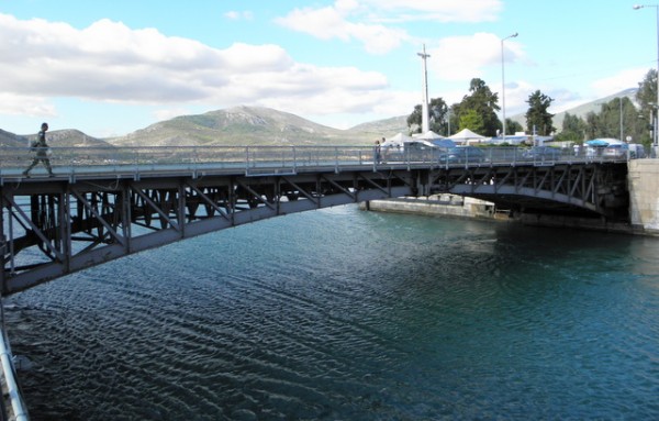 ΧΑΛΚΙΔΑ: Έπιασαν νεαρό στην παλιά γέφυρα με μικροποσότητα χασίς