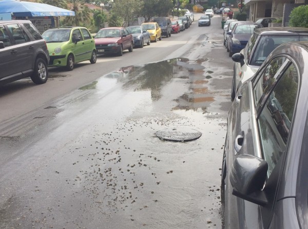 ΧΑΛΚΙΔΑ: 'Εσπασε αγωγός λυμάτων στην οδό Μιαούλη